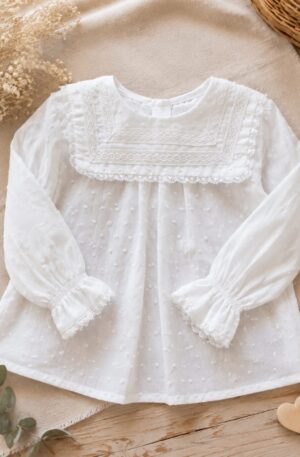 "Olivo" Blusa blanca entredós